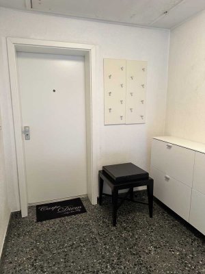 Möblierte helle  3-Zimmer Dachgeschosswohnung in Köln-Höhenhaus