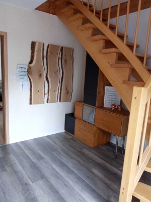 Geräumiges, preiswertes und neuwertiges 7,5-Raum-Einfamilienhaus in Täferrot