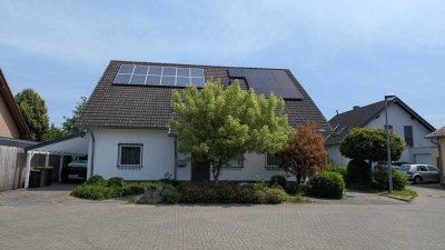 Hochwertige EG-Wohnung in ruhiger Wohnlage(EBK, 2PKW SP, Kamin, Wintergarten)