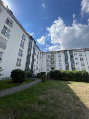 Lichtdurchflutete Wohnung mit Wintergarten – Ideal für Singles oder Kapitalanleger