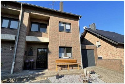 3-Raum-Maisonette-Wohnung mit Balkon und EBK in Mönchengladbach