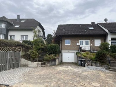 Günstiges, gepflegtes 4,5-Zimmer-Einfamilienhaus mit gehobener Innenausstattung und EBK in Burscheid