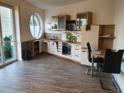 Schöne 2-Zimmer-EG-Wohnung mit Einbauküche und Stellplatz