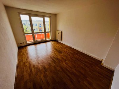 **Besichtigung: Mo, 19.05.25 um 19:30 Uhr** Kleine Familien-Whg im Musikerviertel!