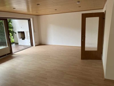Attraktive Doppelhaushälfte mit Garten, Garage und toller Lage in Oberhaunstadt