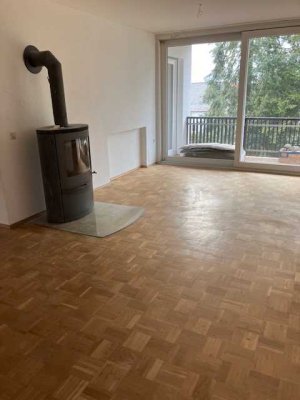 Neu renovierte 5-Zimmer-Wohnung mit EBK, Balkon und Gartenanteil