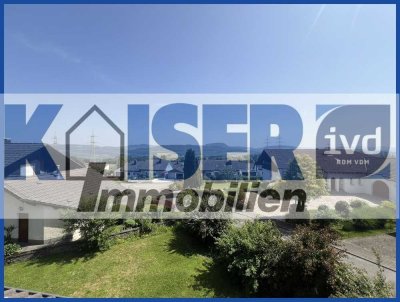 Moderne 5-Zimmer-DG-Wohnung mit Balkon - in ruhiger Wohngegend