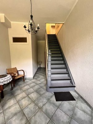 Ortsrandlage in Berenbostel
4-Zimmerwohnung im Obergeschoss
mit Garage und Stellplatz