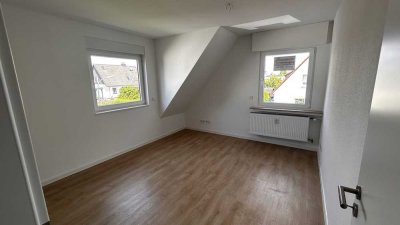 Saniert, gemütliche 3-Raum-DG-Wohnung mit eigenem Gartenanteil