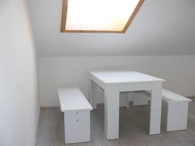 Helles, modernes 1-Zimmer-DG-Studentenapartment, möbliert, EBK in super zentraler Lage in Passau