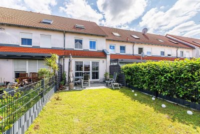 PROVISIONSFREI: gepflegtes RMH aus BJ 2000 mit Garten und Stellplätzen. Bezugsfrei.