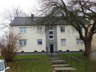 Überruhr-Holthausen: Frisch gestrichene 3-Zi.-Whg. mit großem Balkon zu vermieten
