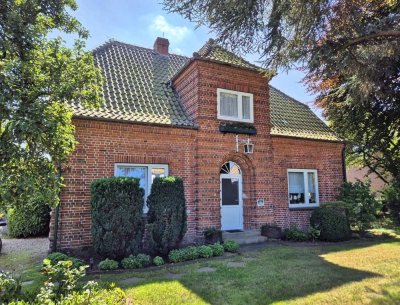 Wohn- und Gästehaus mit zusätzlichem Zweifamilienhaus – alles auf einem Grundstück