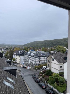 Charmante, helle 2-Zimmer-Dachgeschosswohnung mit gepflegter Einbauküche im Zentrum von Gevelsberg