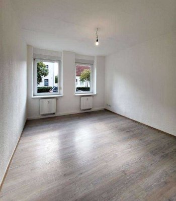 *Geräumige 2-Raumwohnung sucht Sie*+ frisch renoviert +Wannenbad + Balkon + EBK als Option!