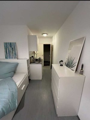 � Modernes, voll möbliertes Studio mit Balkon in Erlangen – (Wohnungsanmeldung möglich) �