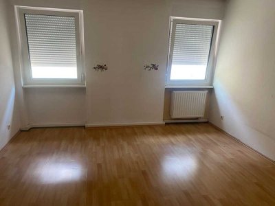 helle und geräumige 2 ZKB-Wohnung