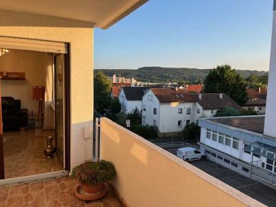 Helle 2,5-Zimmer Wohnung teilmöbliert mit Balkon in Leonberg-Eltingen