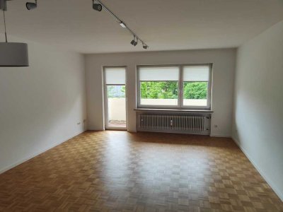 Großzügige 2-Zimmer-Wohnung mit Balkon und Einbauküche in ruhiger Lage