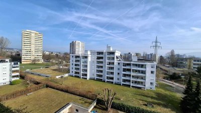 Schöne frisch renovierte 3 Zimmer Wohnung mit umwerfenden Ausblick
