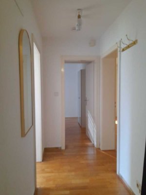 Nähe Bathildis-Krankenhaus / Kleine 2-ZKB / EBK / Terrasse