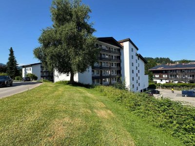 Besondere und hochwertig ausgestattete 3 Zi-Whg mit EBK, Balkon, Aufzug, HMS in Oberstaufen