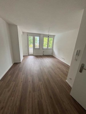 Erstbezug nach Sanierung: ansprechende 3-Zimmer-Wohnung mit Einbauküche und Balkon in Frankfurt