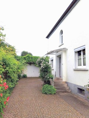 *** Freistehendes Wohnhaus mit viel Potential auf großem Grundstück ***