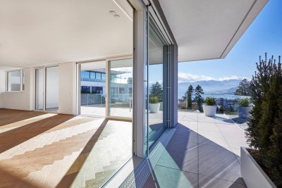 EIN AUSSERGEWÖHNLICHER Mix - Penthouse-Wohnung mit TERRASSE, BALKON &amp; GARTEN - Seeblick