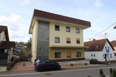 Mehrfamilienhaus mit großem Grundstück