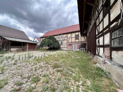 Historischer Landhof mit großem Grundstück und viel Potential