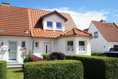 renoviertes Doppelhaus in beliebter Lage, Gästehaus im Garten, 300m zum Strand