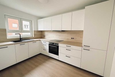 Neuwertige 3-Zimmer-DG Wohnung mit Balkon & Tiefgaragenstellplatz