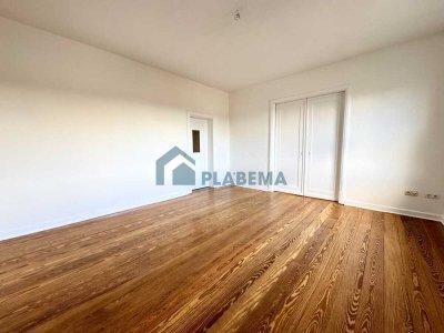 JETZT ZUM NEUEN PREIS-4-Zimmer-Wohnung in Renovierung, mit Dielenboden, Tageslichtbad & Balkon