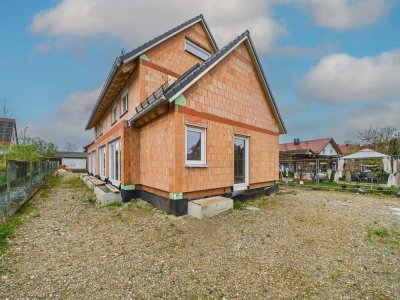 BEZUGSFERTIG IM SOMMER 25:  Schöne, zeitlose Neubau-Doppelhaushälfte mit großem Souterrainbereich