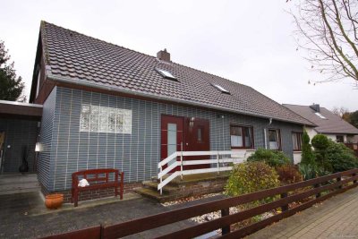 Stadtnah - 3,5 Zi.-Dachgeschosswohnung mit Gartenanteil im Zweifamilienhaus