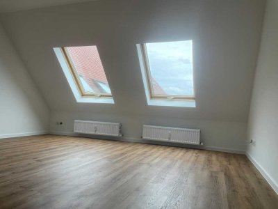 Einziehen und wohlfühlen: Helle und moderne DG-Wohnung mit Loft-Charakter.
