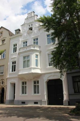 Exklusive 4-Raum-Altbauwohnung mit Balkon und Einbauküche in MG-Rheydt, Brucknerallee