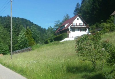 Großzügiges Zweifamilienhaus mit Einliegerwohnung, Traumaussicht und Garten