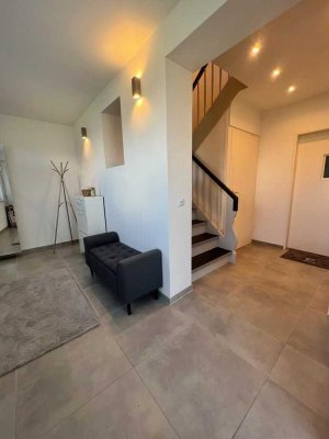 Schöne 3,5-Zimmer-Wohnung mit EBK in Zweifamilienhaus in Ronnenberg, gute Bahn-Anbindung, befristet