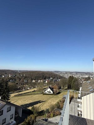 ERSTBEZUG PENTHOUSE: 3 SZ, gr. Wohnküche, Parkett, Fußbodenhz., Weitblick v. Balkon, Aufzug