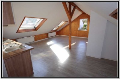 Sehr schöne wohnliche gepflegte  Dachwohnung mit EBK und Waschmaschine
