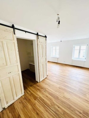 Traumhaft sanierte 2 Zi. Altbauwohnung in der Altstadt
