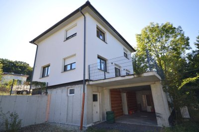 Neuwertiges Einfamilienhaus in Ehrenschachen: 4 Zimmer, Terrasse, Garage – Ihr neues Zuhause!