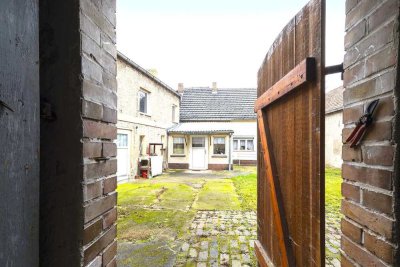Kleiner Bauernhof an der Schwarzen Elster mit Wald, Wiese und Ackerland
