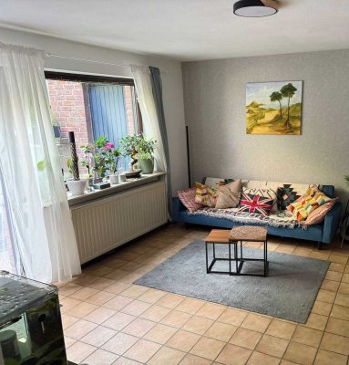 Helle Einliegerwohnung mit Küche und kl. Terrasse