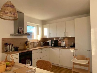 Sanierte Wohnung mit Balkon und Einbauküche: Geschmackvolle 3,5-Zimmer-Wohnung