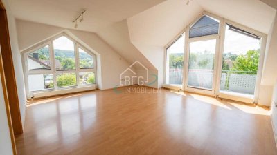 Großzügige 4-Zimmer-Dachgeschosswohnung mit Balkon in Michelbach an der Bilz