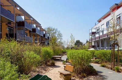 4-Zimmer EG-Wohnung  (oder 2 x 2-ZW) mit großem Garten und 3 Stellplätzen inkl. Einbauküchen