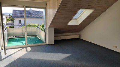 Ruhige, gepflegte 1,5-Zimmer-Dachgeschosswohnung mit Balkon und EBK in Gottmadingen